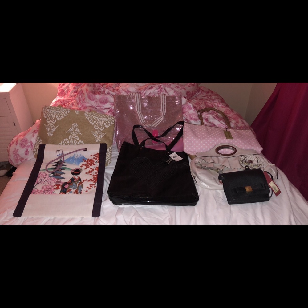 7 bags total- 4 totes 3 purses